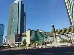 Cuaca Cerah di Jakarta Mendorong Warga untuk Tetap ke Bundaran HI Meski Tanpa CFD